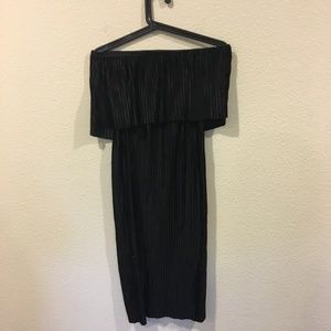Everly Dresses - Everly velvet tiered pleated dress strapless Everly Dresses - Everly velvet tiered pleated dress strapless